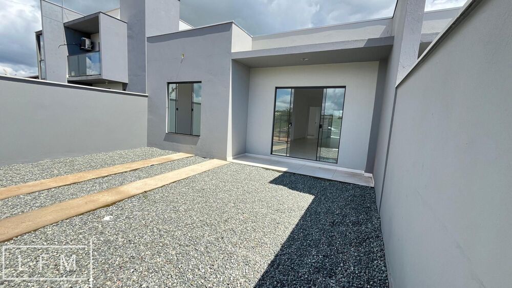 Casa à venda com 3 quartos, 85m² - Foto 1