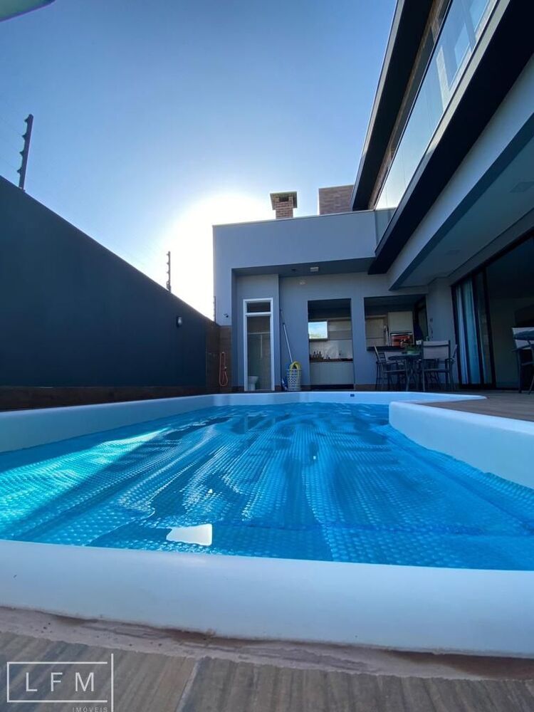 Casa à venda com 4 quartos, 295m² - Foto 2