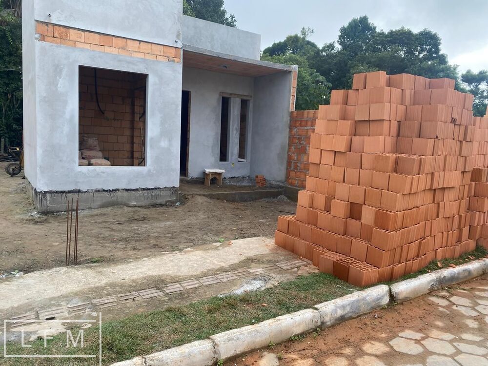 Casa à venda com 3 quartos, 70m² - Foto 1