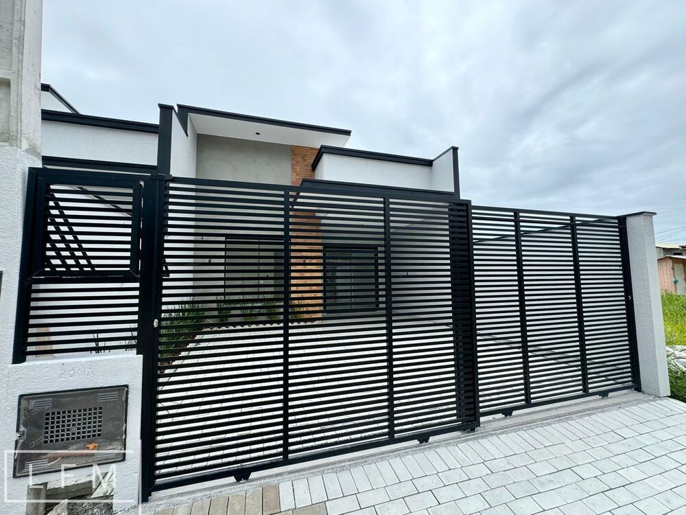 Casa à venda com 2 quartos, 70m² - Foto 1