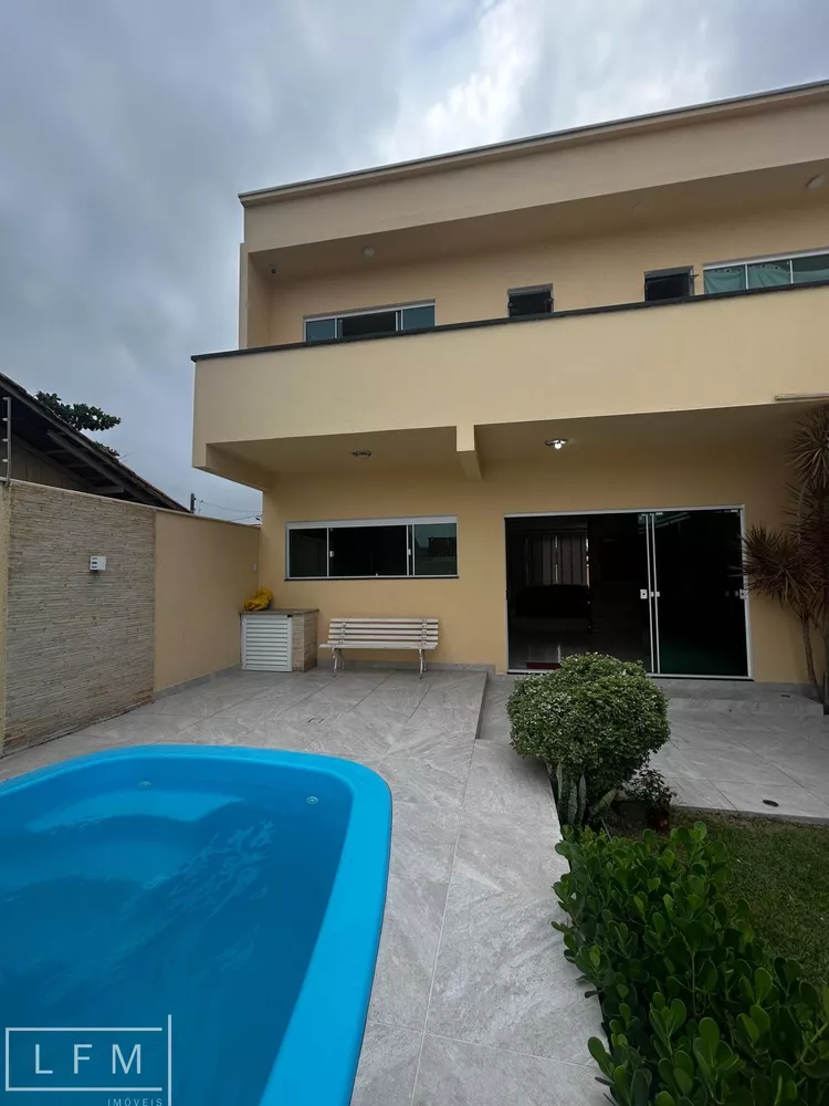 Casa à venda com 3 quartos, 353m² - Foto 1