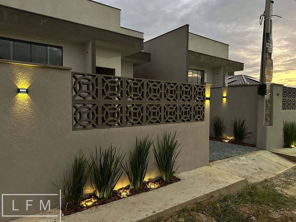 Casa à venda com 2 quartos, 70m² - Foto 4