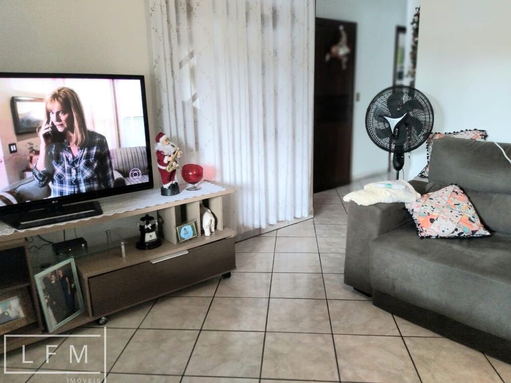 Casa à venda com 3 quartos, 180m² - Foto 4