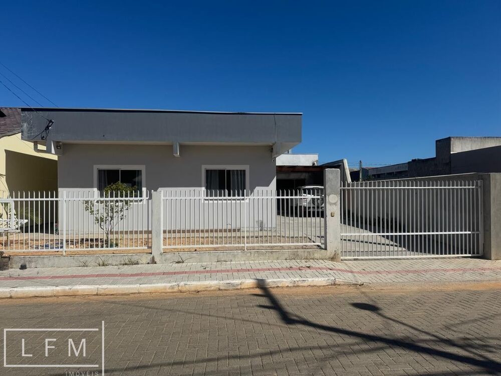 Casa à venda com 3 quartos, 144m² - Foto 1