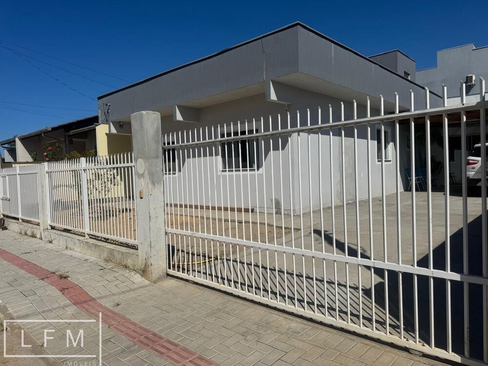 Casa à venda com 3 quartos, 144m² - Foto 2