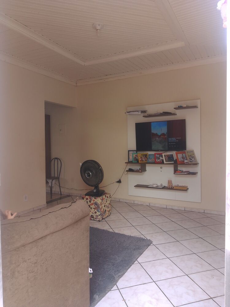 Casa à venda com 6 quartos, 192m² - Foto 1