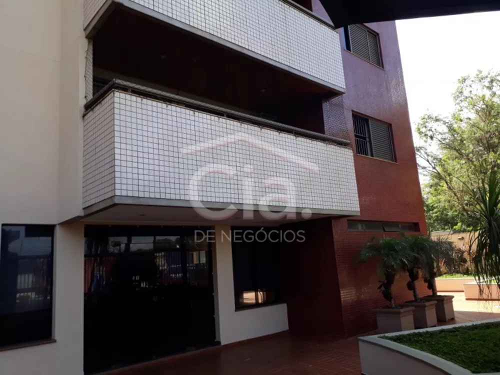 Apartamento para alugar com 4 quartos, 170m² - Foto 2