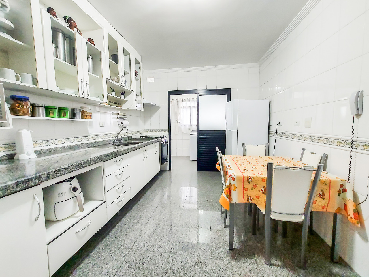 Apartamento à venda com 3 quartos, 113m² - Foto 2