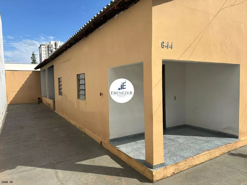 Casa à venda com 2 quartos, 200m² - Foto 2