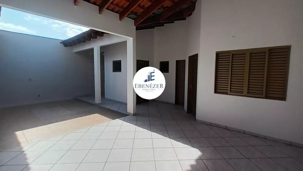 Casa à venda com 3 quartos, 300m² - Foto 2