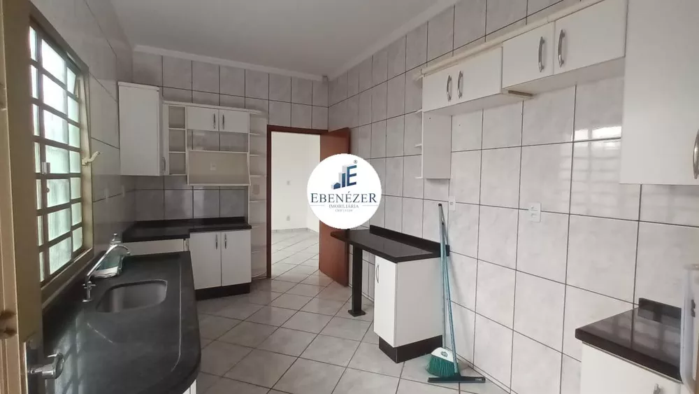 Casa à venda com 3 quartos, 300m² - Foto 6