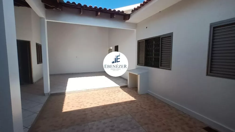 Casa à venda com 3 quartos, 300m² - Foto 3