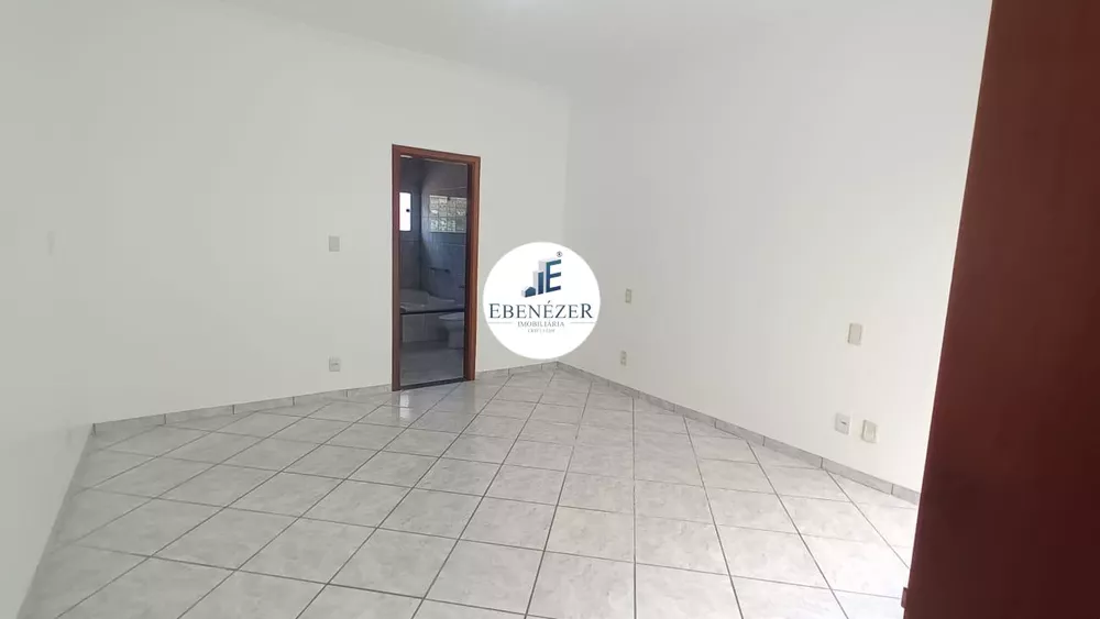 Casa à venda com 3 quartos, 300m² - Foto 5