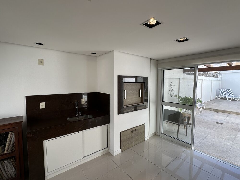Casa, 3 quartos, 237 m² - Foto 1