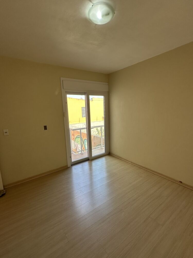 Casa à venda com 4 quartos, 209m² - Foto 2