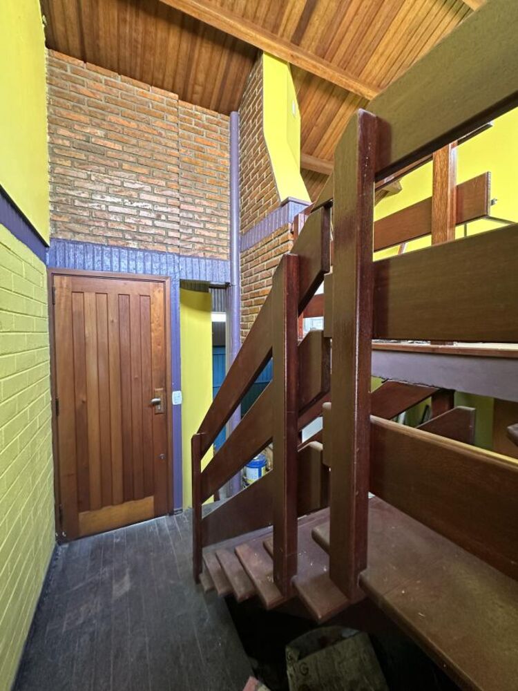 Casa à venda com 3 quartos, 185m² - Foto 1