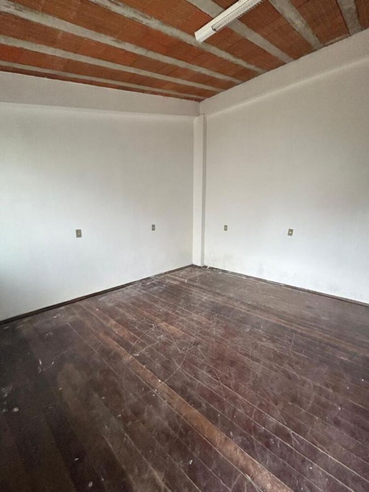 Casa à venda com 3 quartos, 185m² - Foto 4