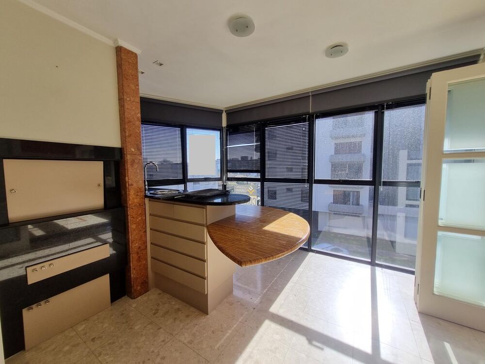 Apartamento à venda com 3 quartos, 300m² - Foto 1