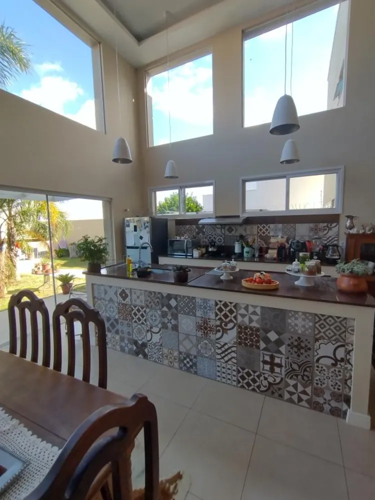 Casa, 3 quartos, 250 m² - Foto 1