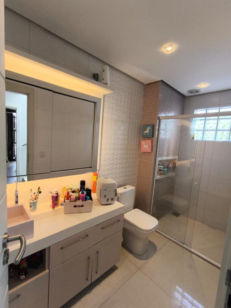 Casa, 4 quartos, 235 m² - Foto 1