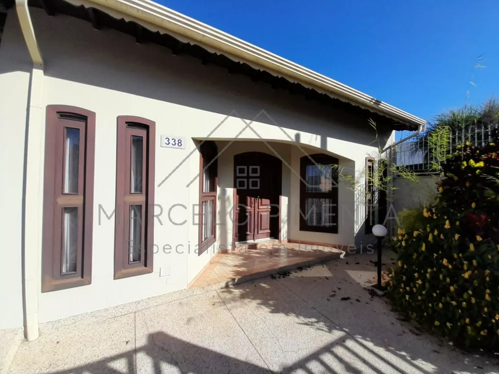 Casa à venda com 3 quartos, 308m² - Foto 2