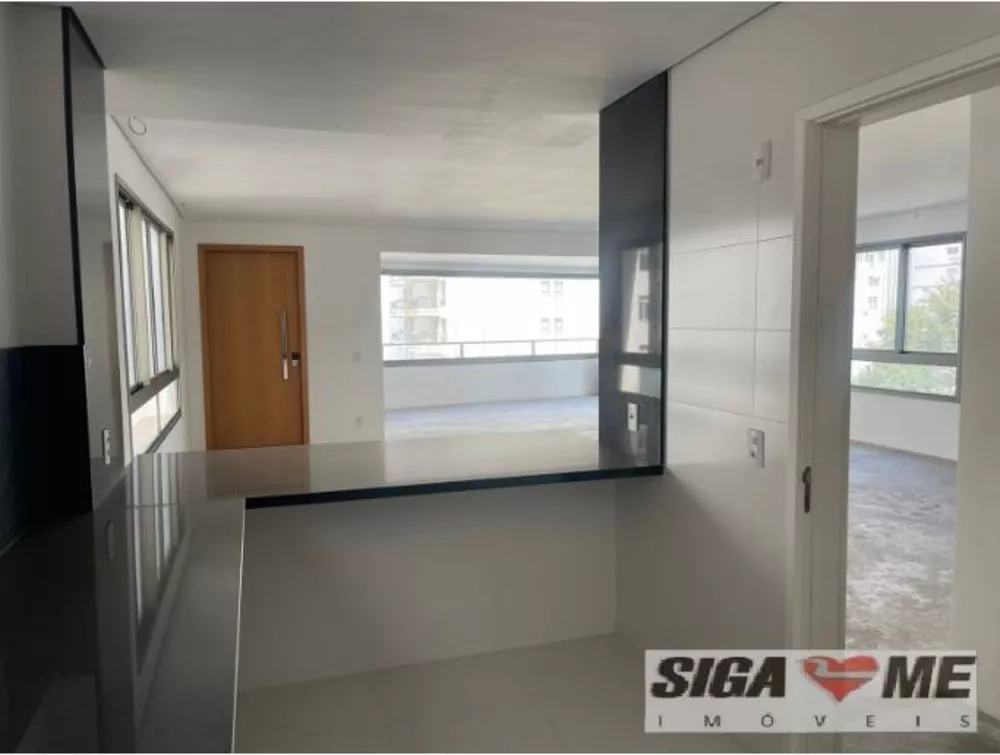 Apartamento à venda com 3 quartos, 187m² - Foto 2