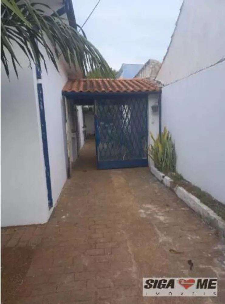 Casa à venda com 3 quartos, 200m² - Foto 2