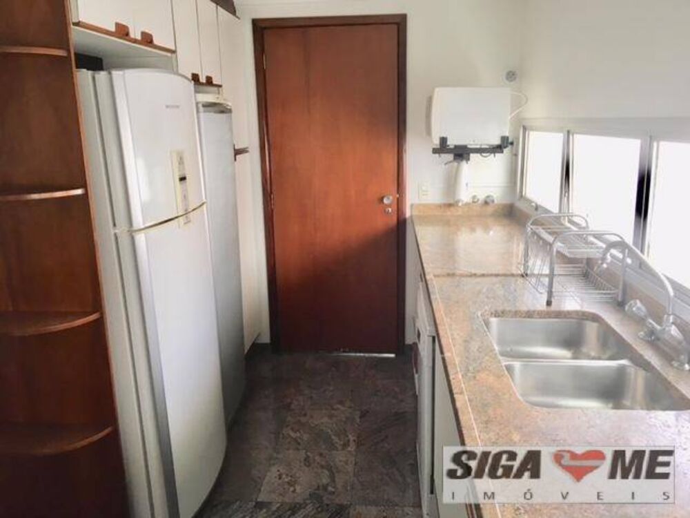 Apartamento para alugar com 4 quartos, 200m² - Foto 18