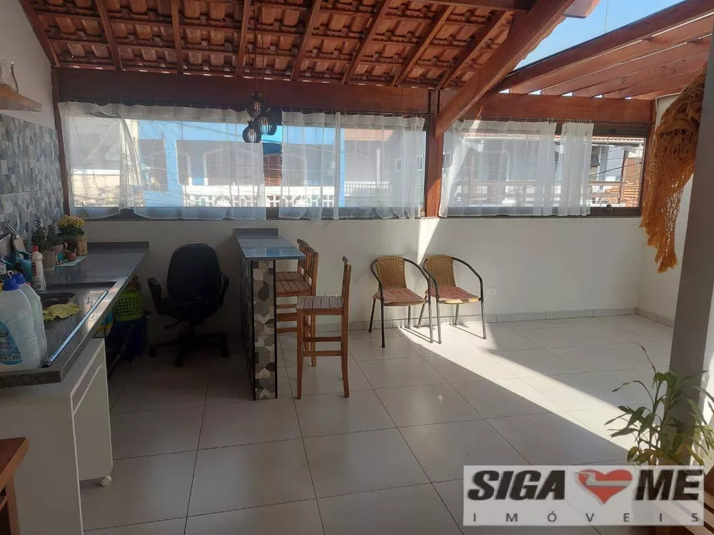 Casa à venda com 3 quartos, 2322m² - Foto 1