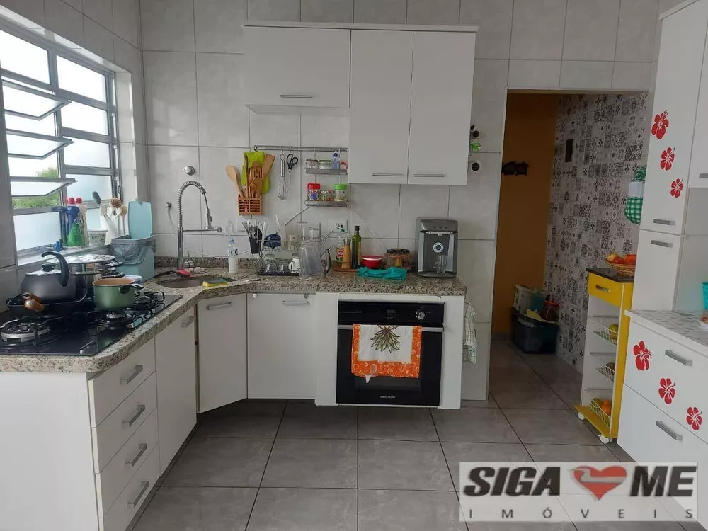 Casa à venda com 3 quartos, 2322m² - Foto 2