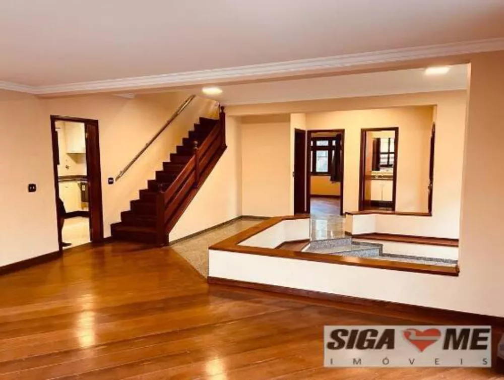 Casa à venda com 4 quartos, 500m² - Foto 1