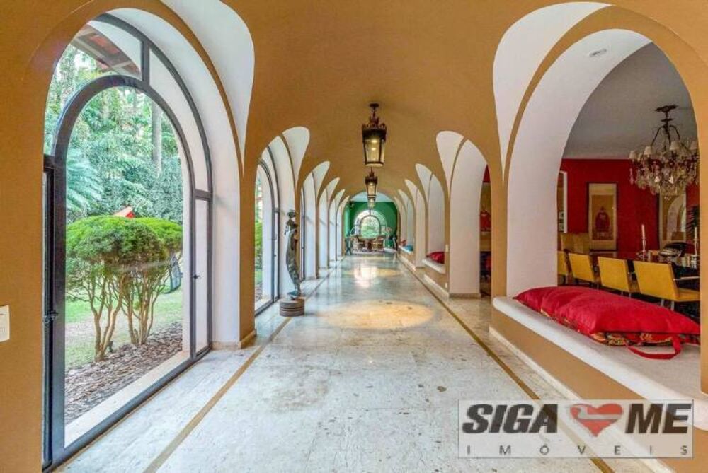 Casa à venda e aluguel com 4 quartos, 2554m² - Foto 1