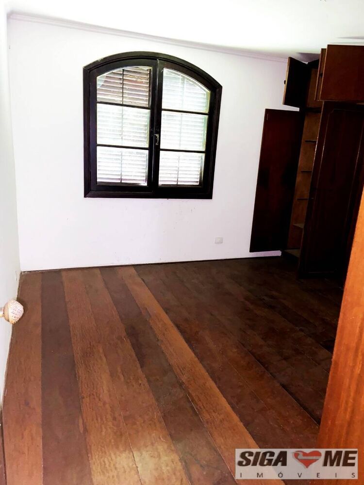 Casa à venda e aluguel com 4 quartos, 384m² - Foto 1