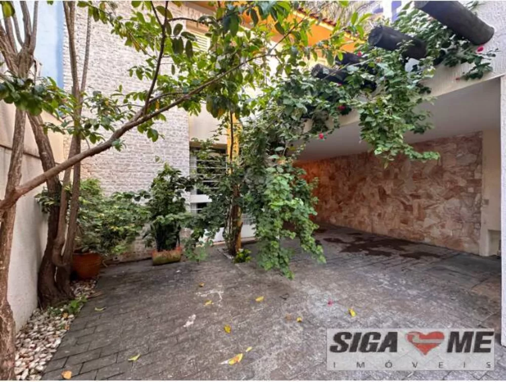 Casa à venda com 3 quartos, 220m² - Foto 1