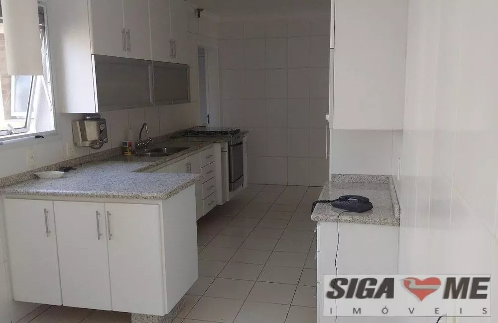 Apartamento para alugar com 4 quartos, 240m² - Foto 2