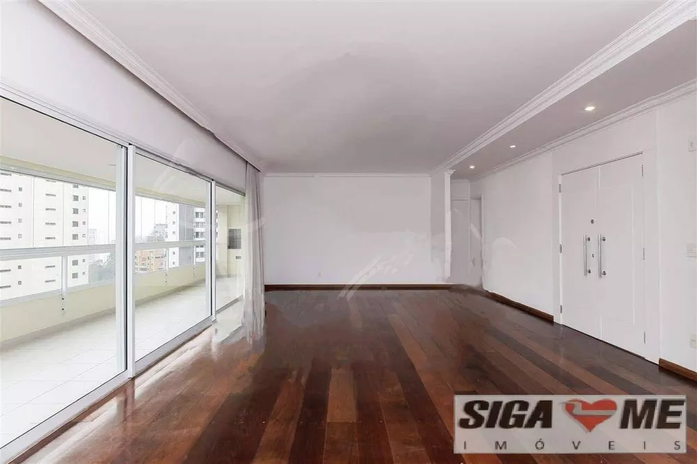 Apartamento para alugar com 3 quartos, 211m² - Foto 1