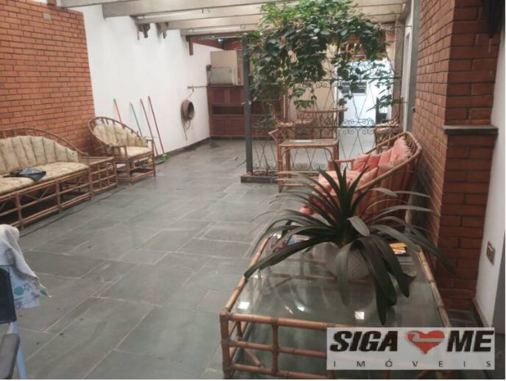 Casa para alugar com 3 quartos, 268m² - Foto 1