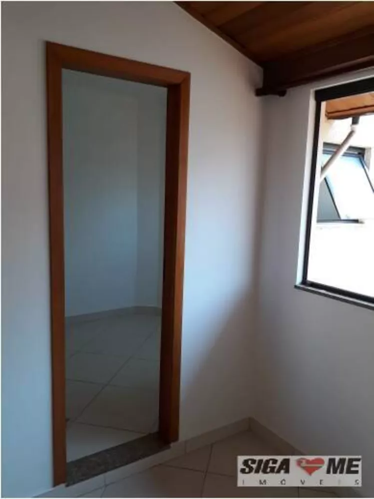 Casa de Condomínio à venda com 3 quartos, 203m² - Foto 4