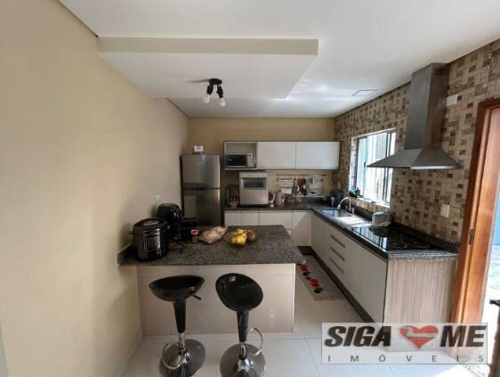 Sobrado à venda com 5 quartos, 265m² - Foto 1