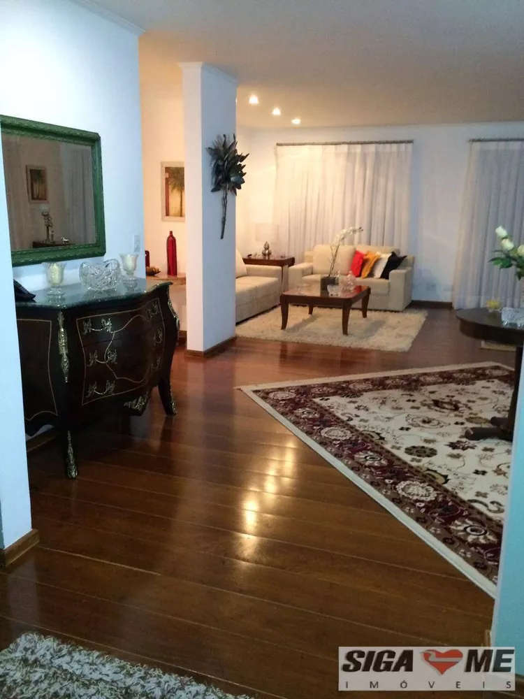 Apartamento à venda com 6 quartos, 240m² - Foto 2