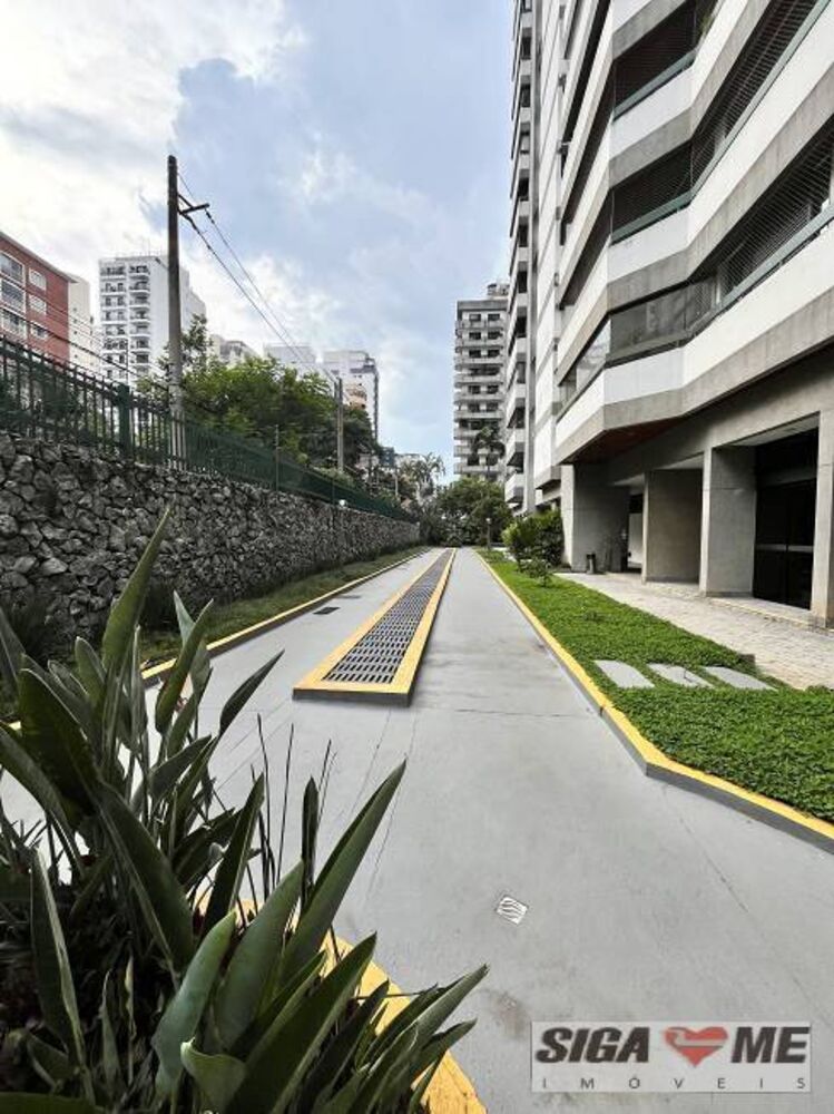 Apartamento para alugar com 4 quartos, 147m² - Foto 1