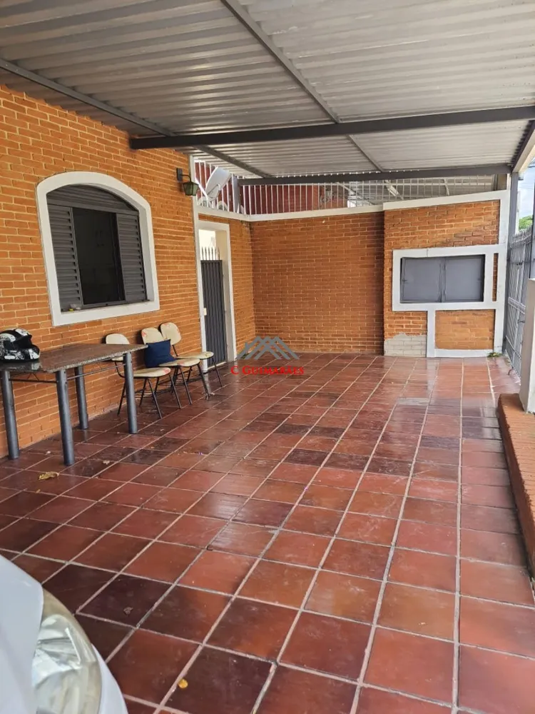 Casa, 5 quartos, 234 m² - Foto 1