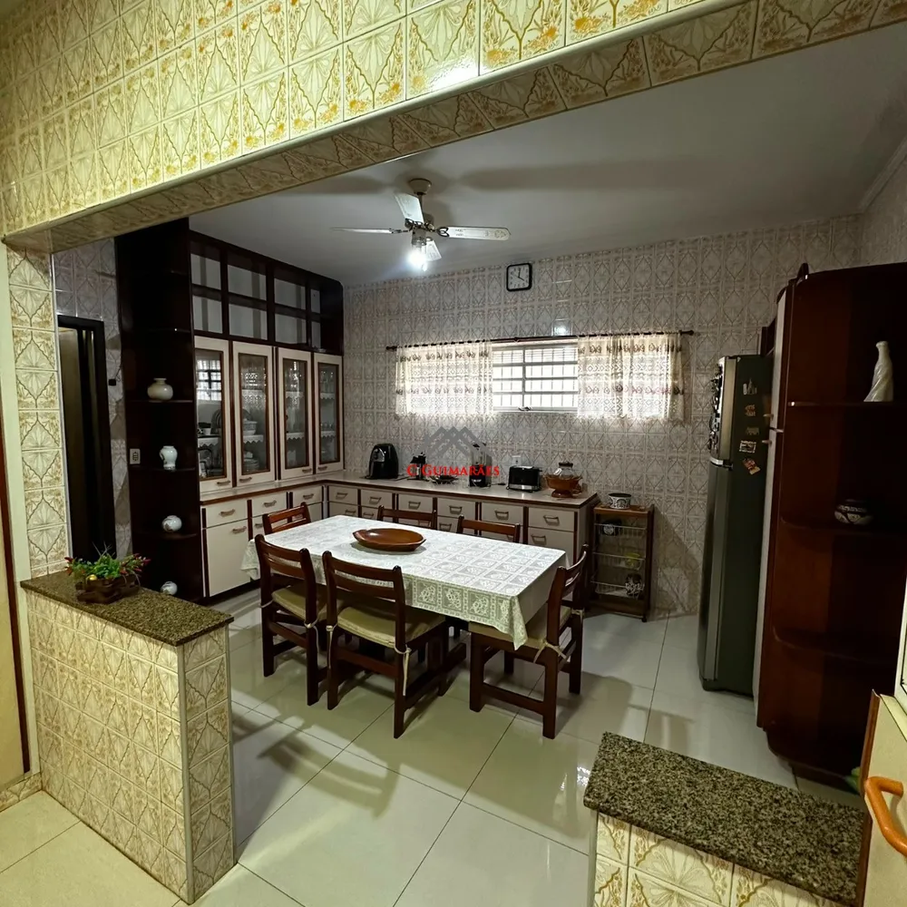 Casa, 3 quartos, 242 m² - Foto 9