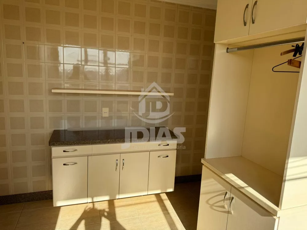 Apartamento para alugar com 4 quartos, 195m² - Foto 4