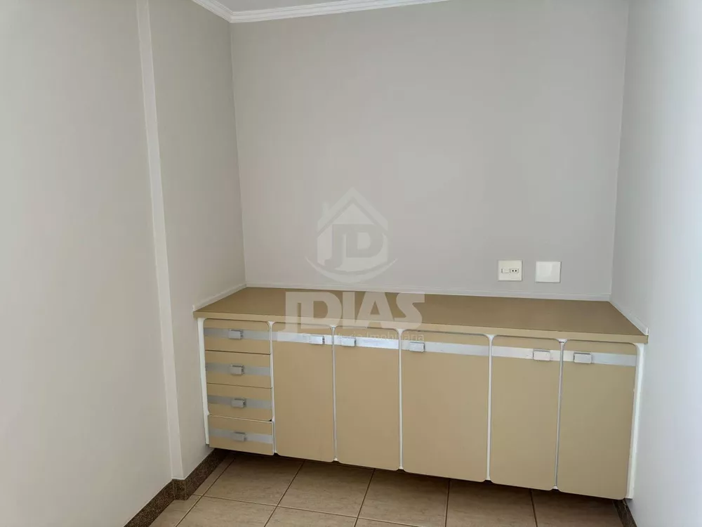 Apartamento para alugar com 4 quartos, 195m² - Foto 3