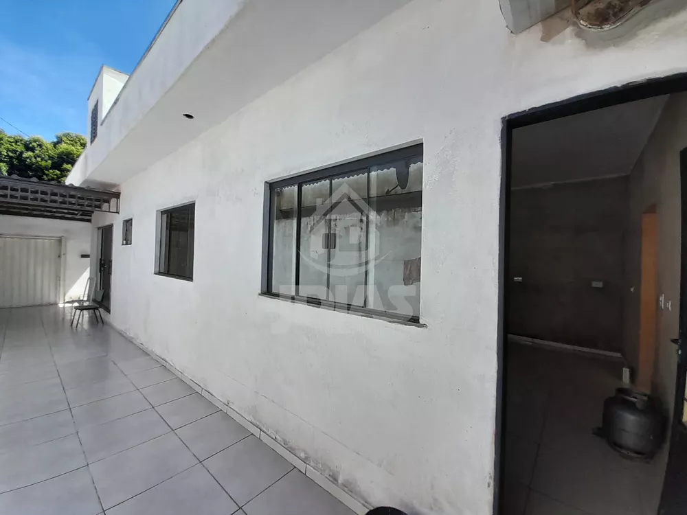 Casa à venda com 2 quartos, 150m² - Foto 1