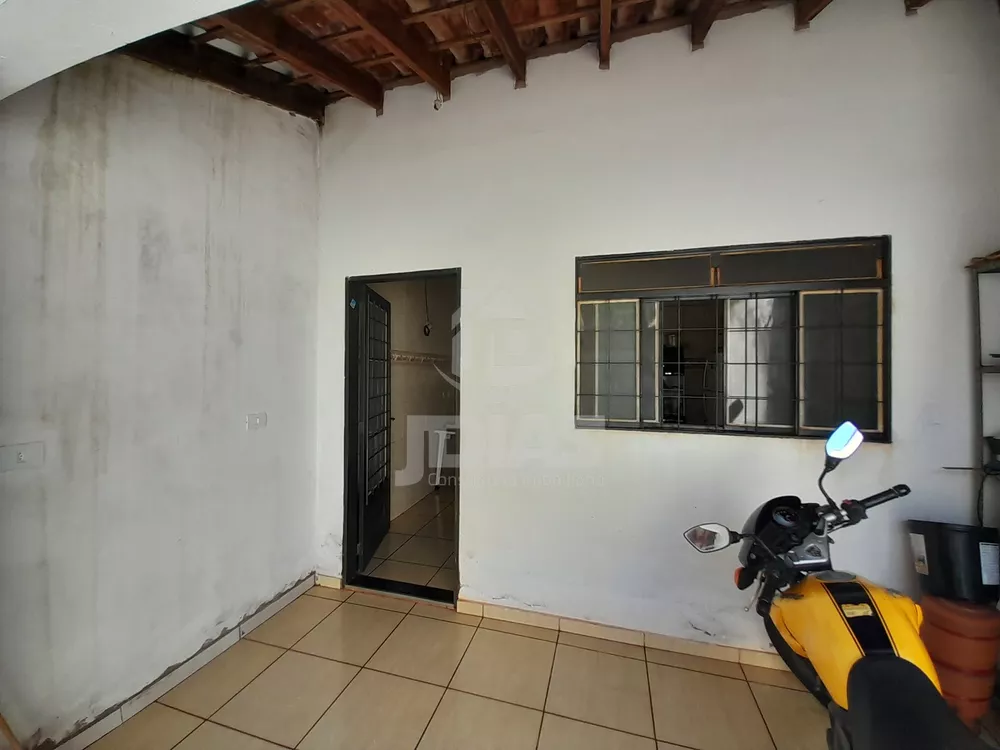 Casa à venda com 2 quartos, 150m² - Foto 2