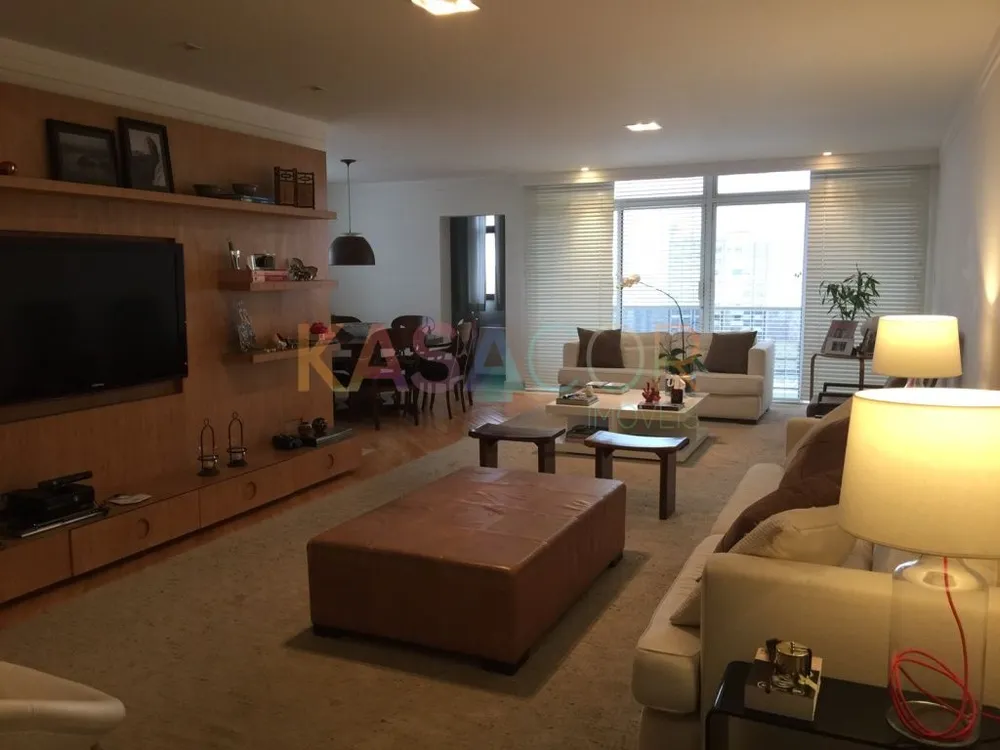 Apartamento, 3 quartos, 240 m² - Foto 1