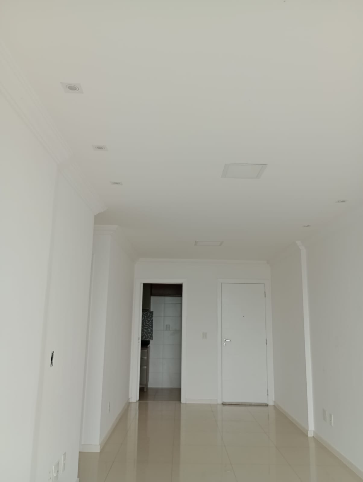 Apartamento à venda com 3 quartos, 76m² - Foto 2