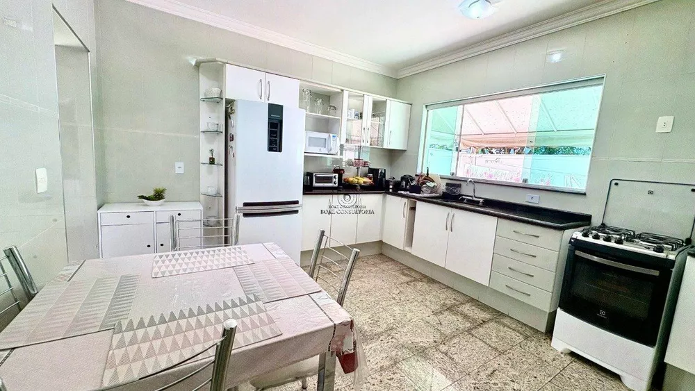 Casa, 4 quartos, 225 m² - Foto 1